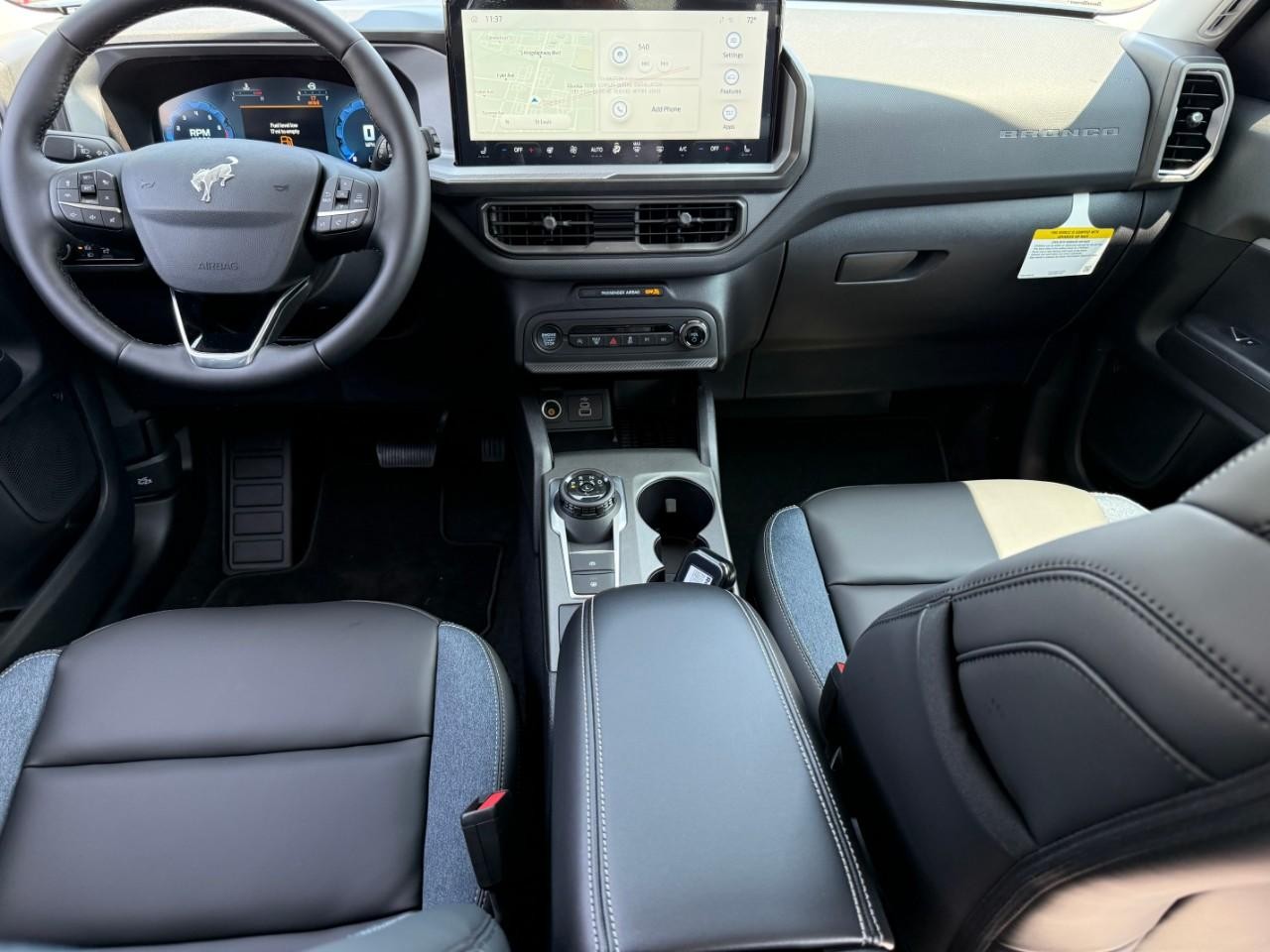 Ford Bronco Sport Vehicle Full-screen Gallery Image 06