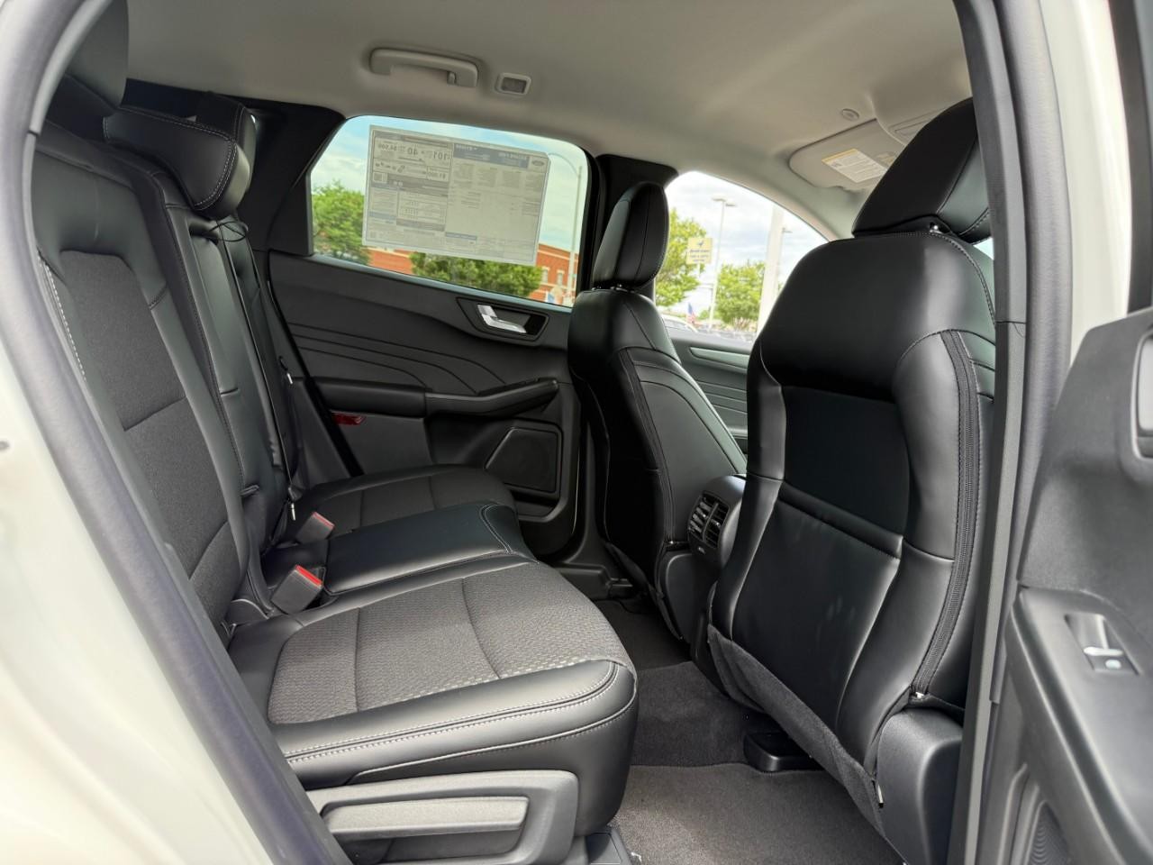 Ford Escape Vehicle Full-screen Gallery Image 04