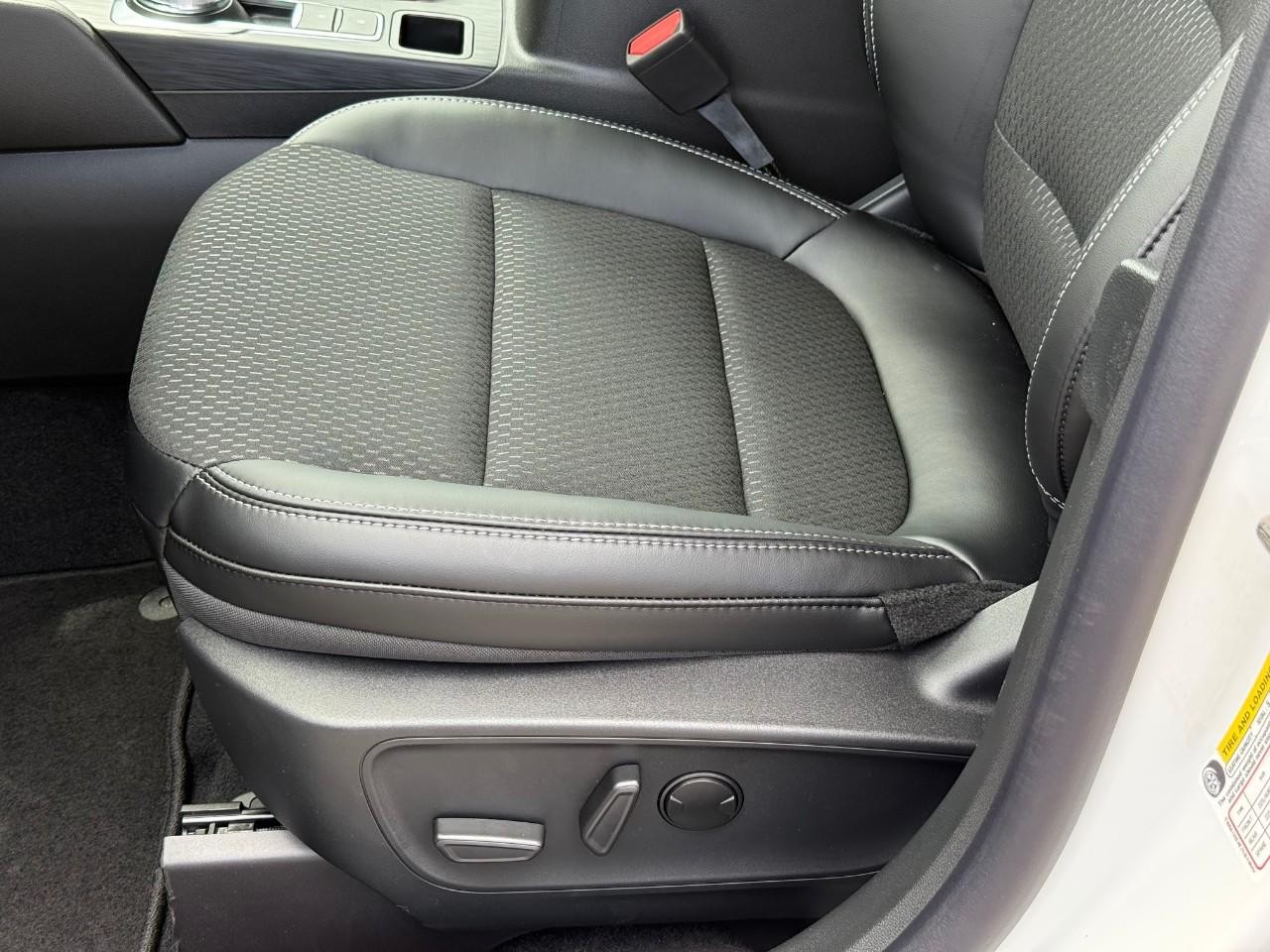 Ford Escape Vehicle Full-screen Gallery Image 10