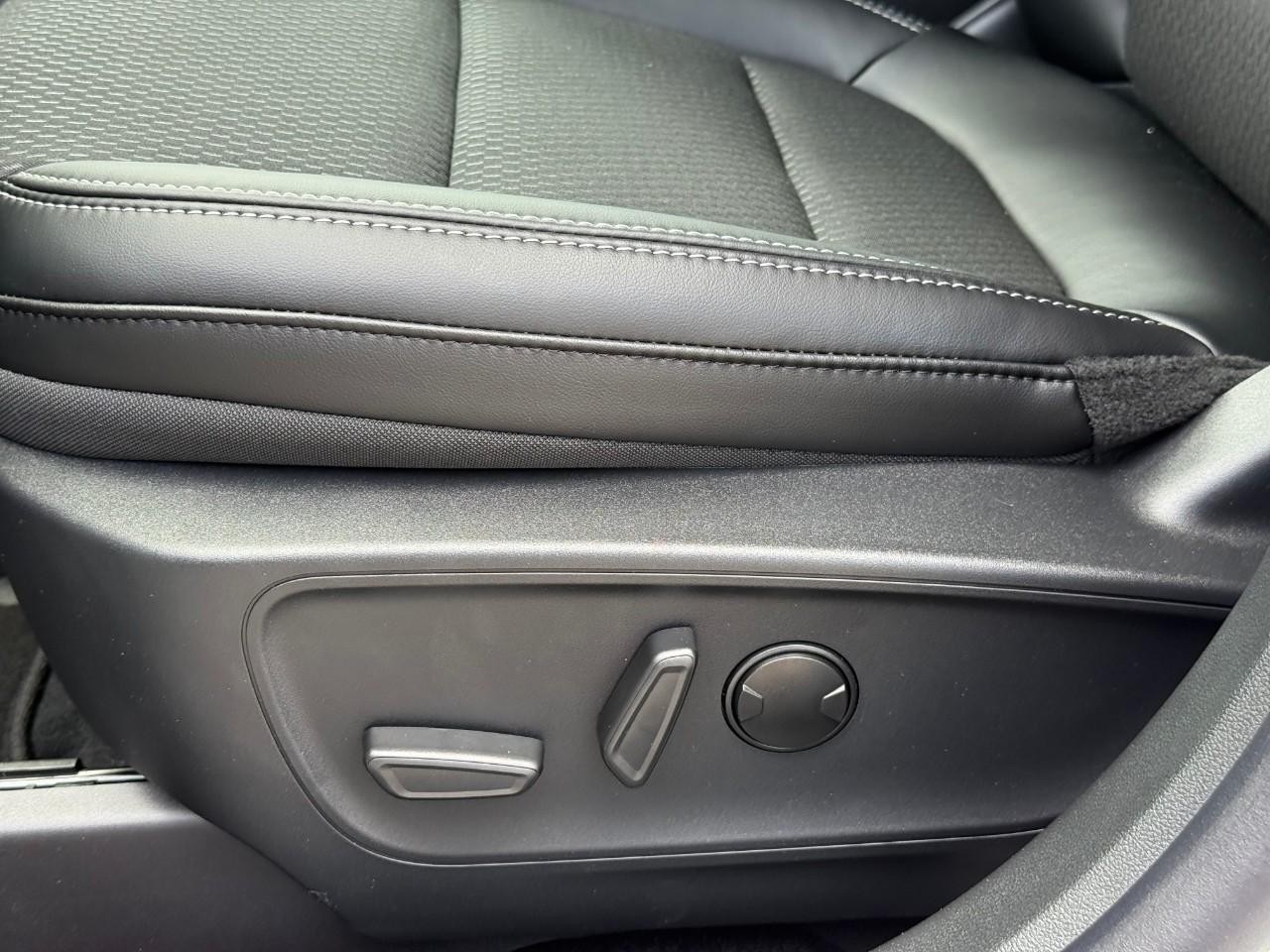 Ford Escape Vehicle Full-screen Gallery Image 11