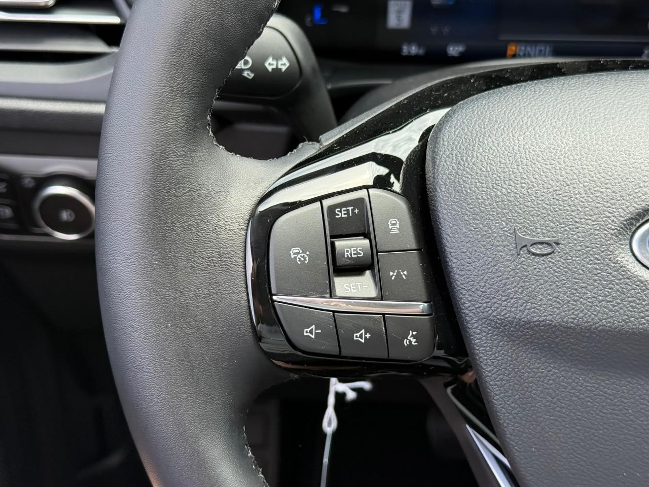 Ford Escape Vehicle Full-screen Gallery Image 12