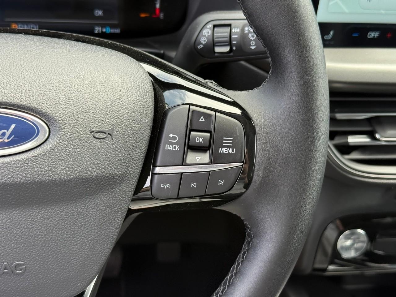 Ford Escape Vehicle Full-screen Gallery Image 13