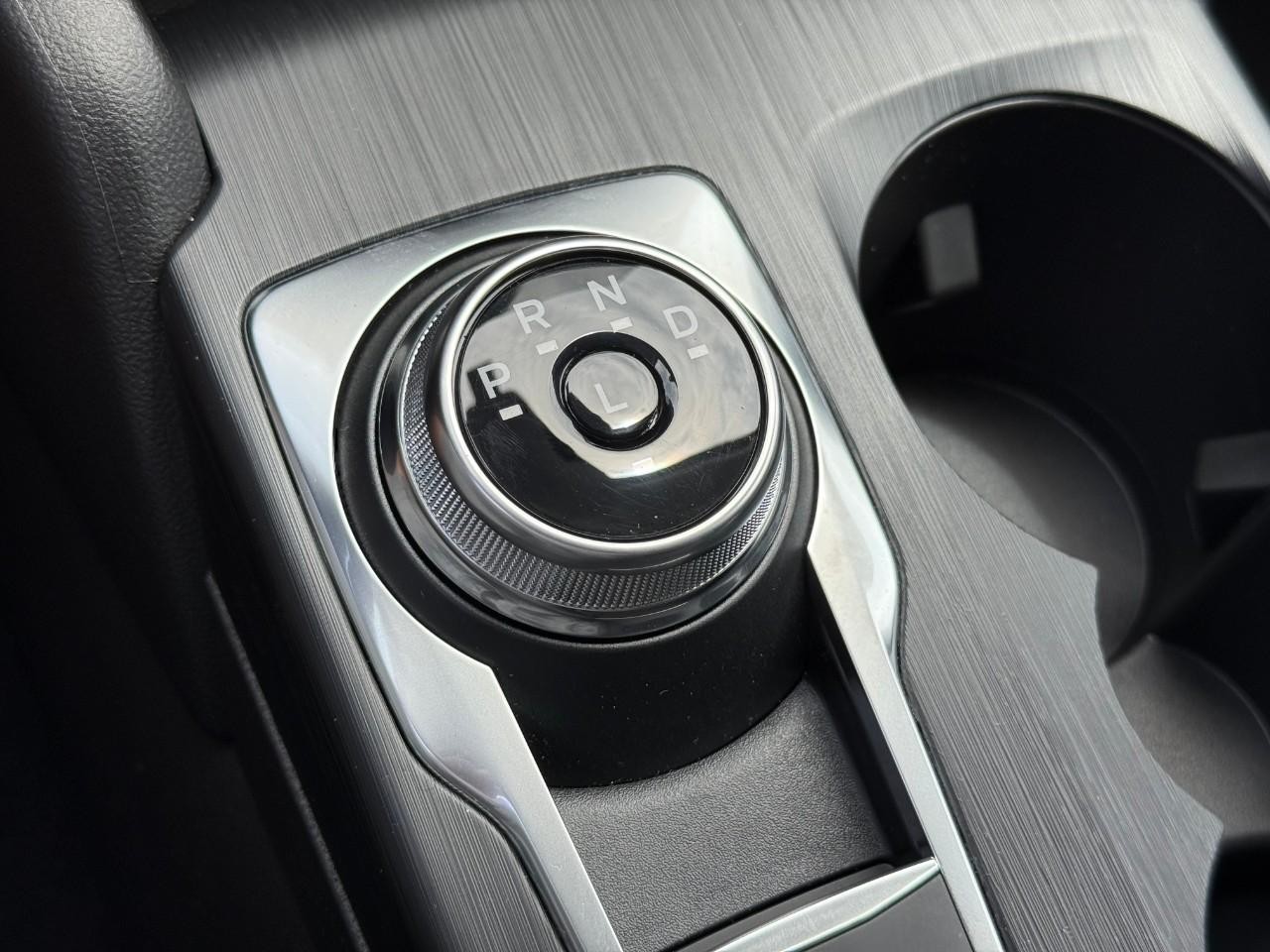 Ford Escape Vehicle Full-screen Gallery Image 14