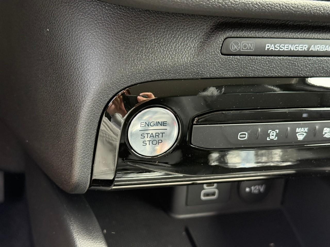 Ford Escape Vehicle Full-screen Gallery Image 15