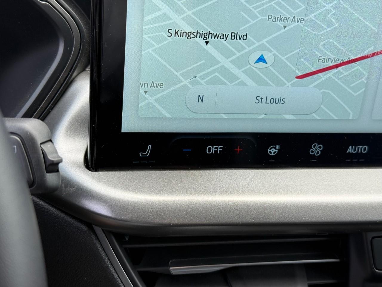 Ford Escape Vehicle Full-screen Gallery Image 16