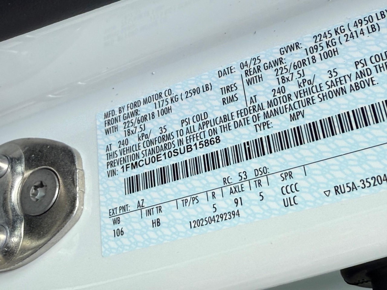 Ford Escape Vehicle Full-screen Gallery Image 18