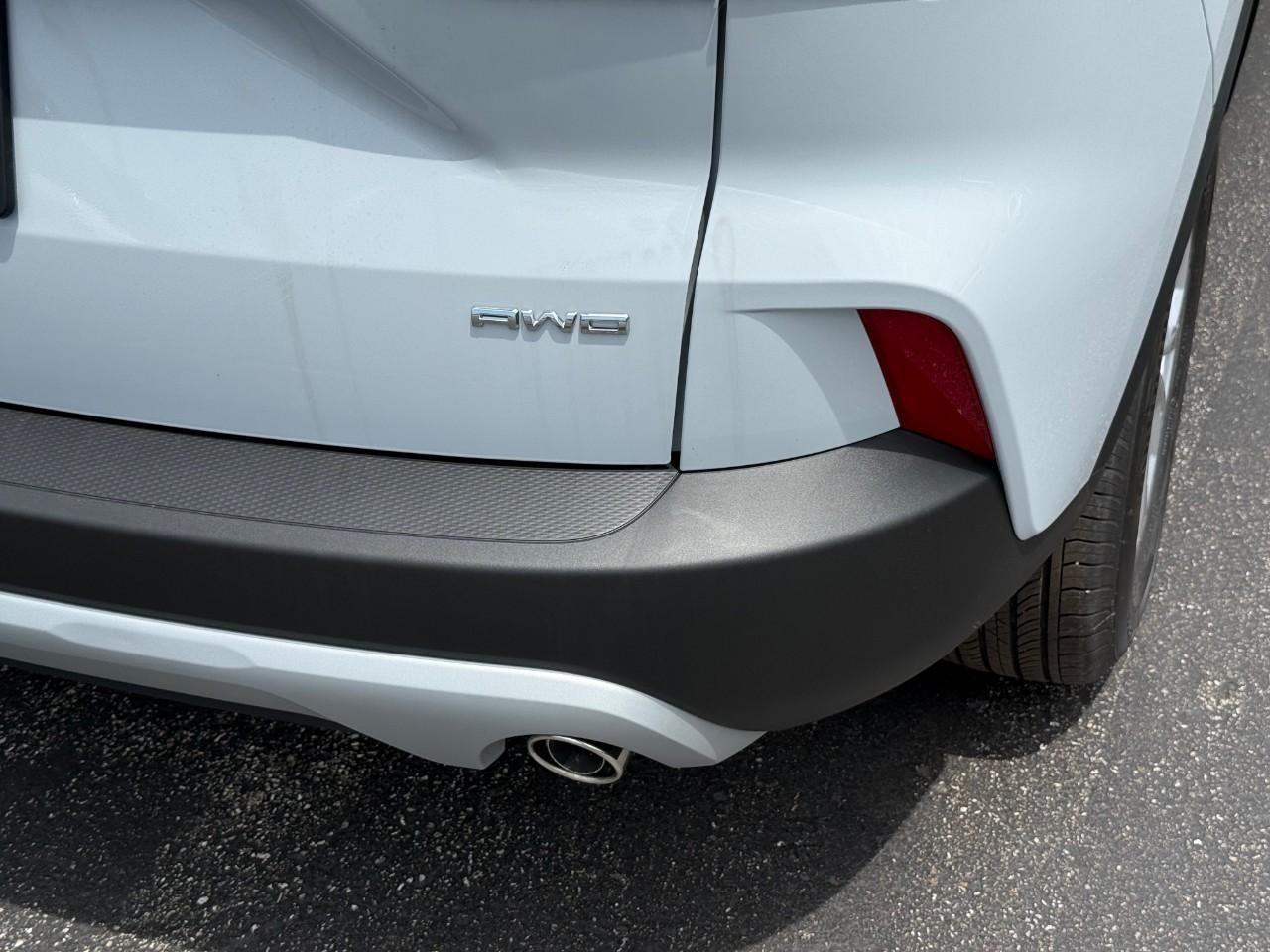 Ford Escape Vehicle Full-screen Gallery Image 04