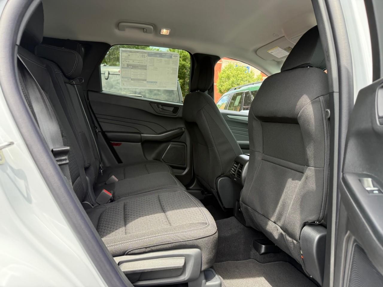 Ford Escape Vehicle Full-screen Gallery Image 05