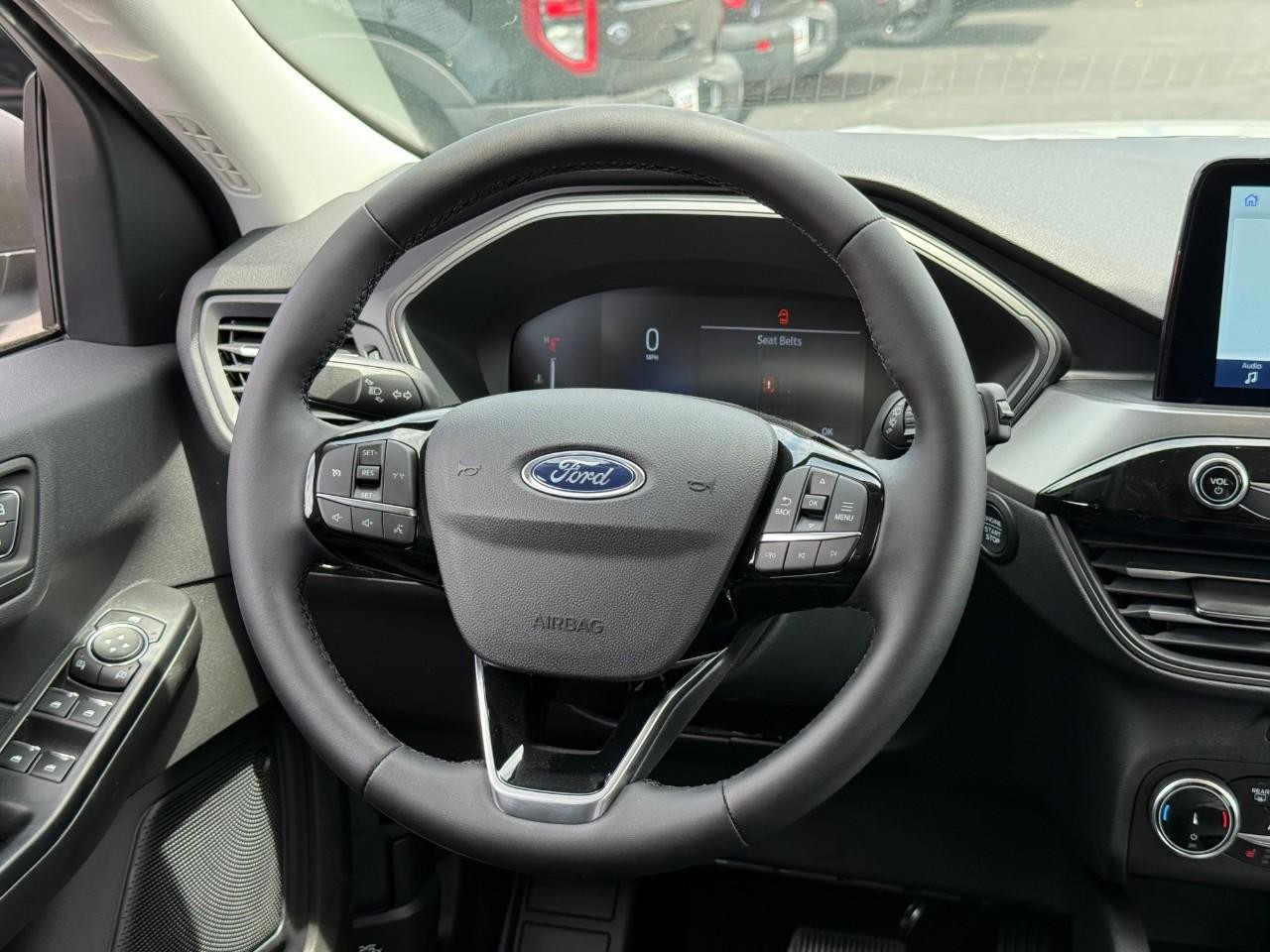 Ford Escape Vehicle Full-screen Gallery Image 07