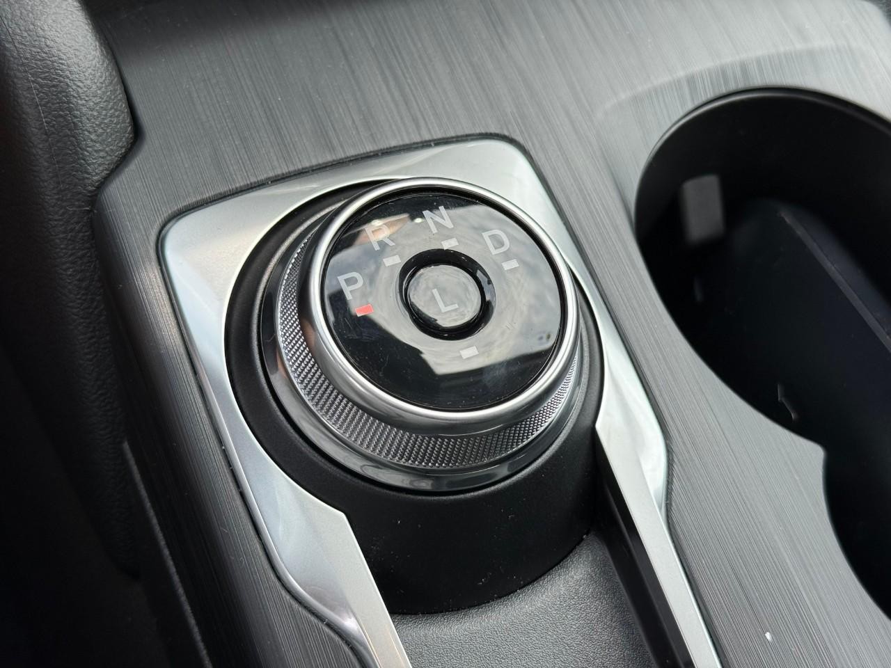 Ford Escape Vehicle Full-screen Gallery Image 12