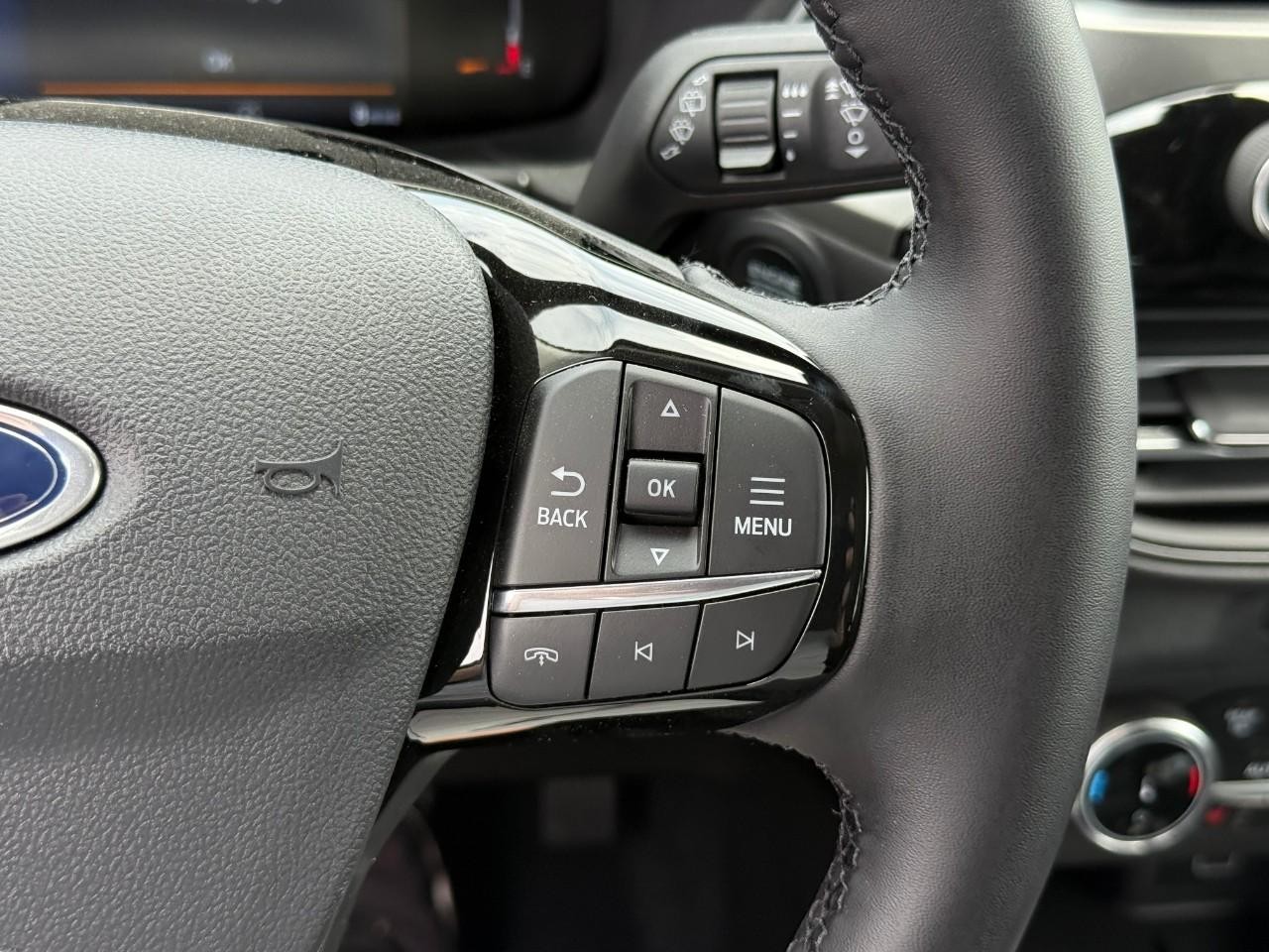 Ford Escape Vehicle Full-screen Gallery Image 16