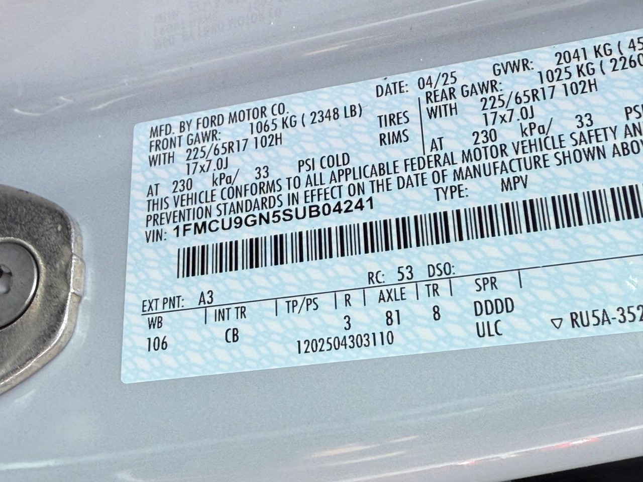 Ford Escape Vehicle Full-screen Gallery Image 17