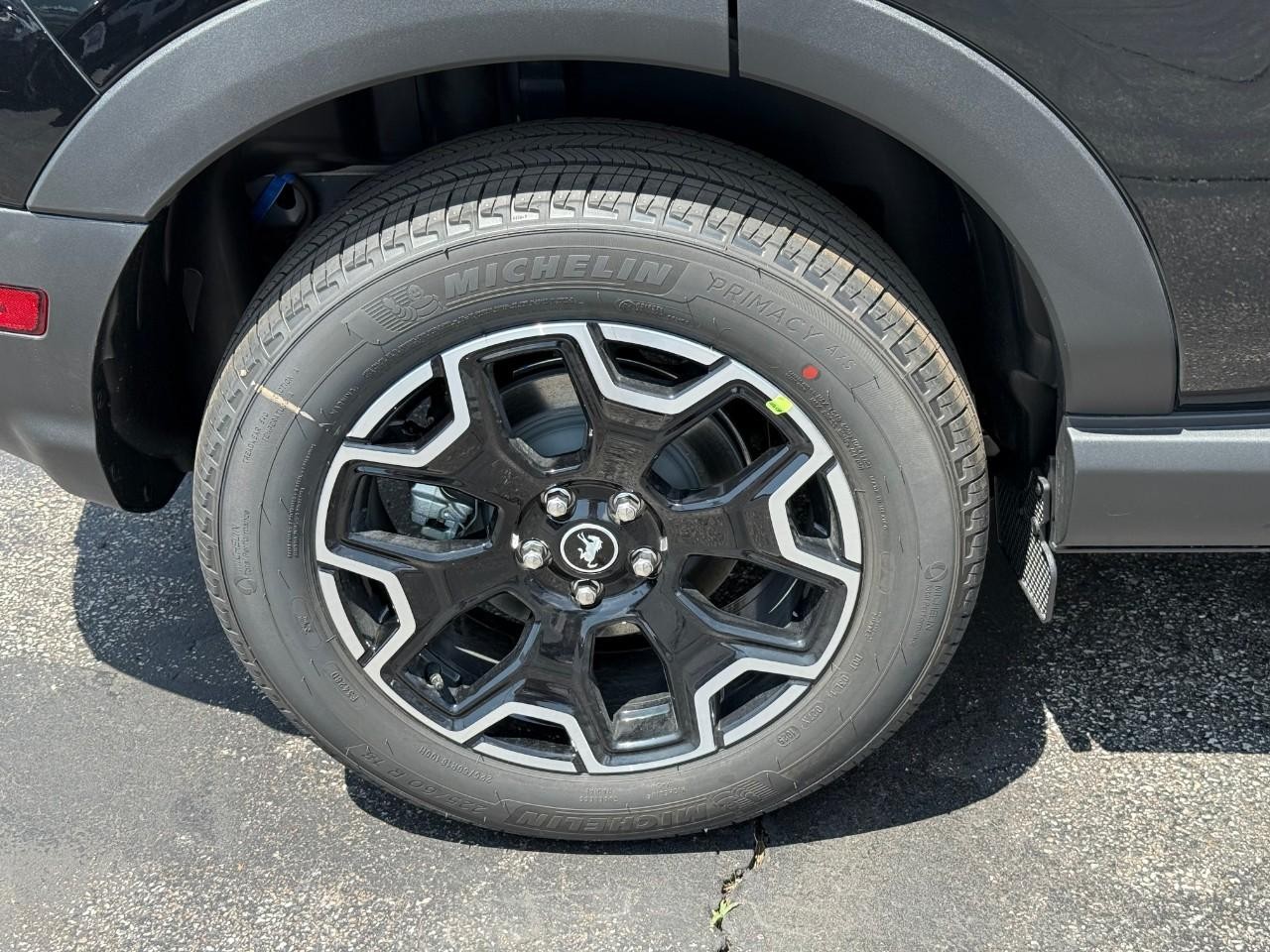 Ford Bronco Sport Vehicle Full-screen Gallery Image 04