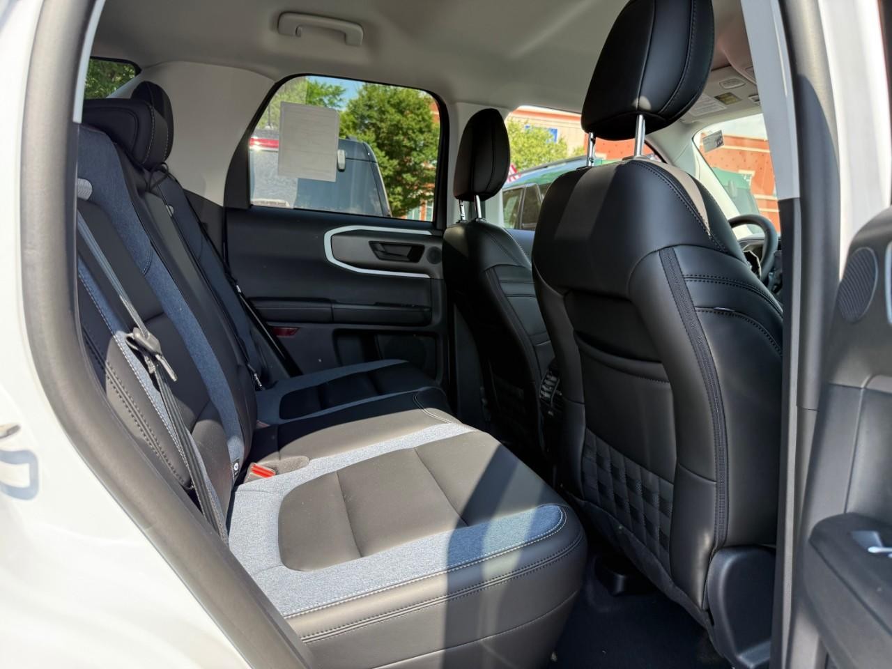 Ford Bronco Sport Vehicle Full-screen Gallery Image 05