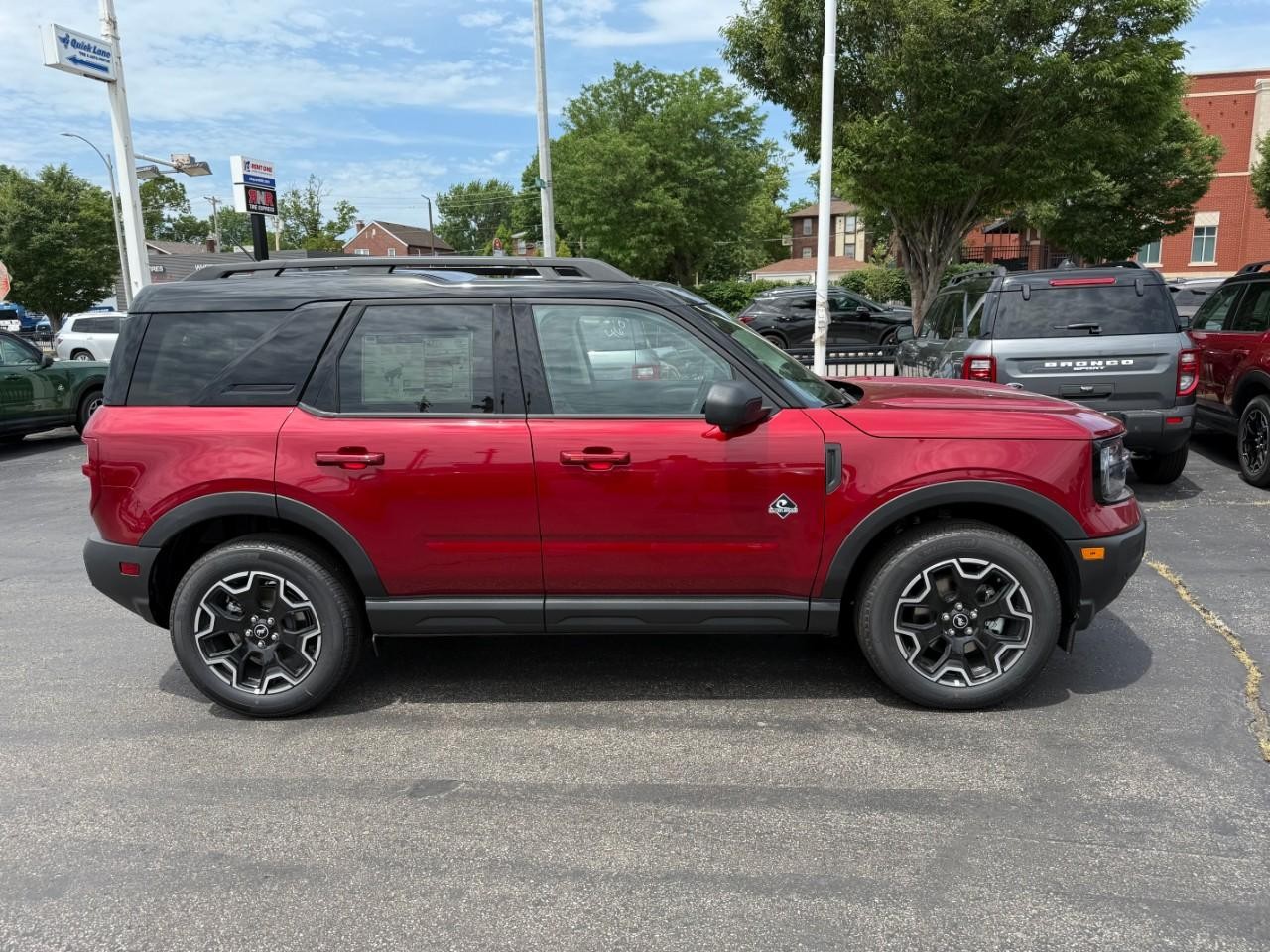 Ford Bronco Sport Vehicle Full-screen Gallery Image 02