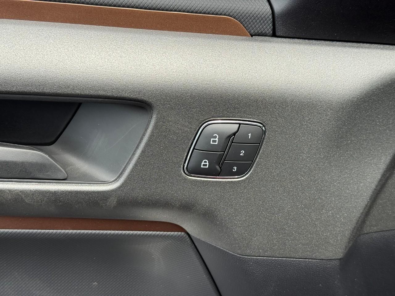 Ford Bronco Sport Vehicle Full-screen Gallery Image 11