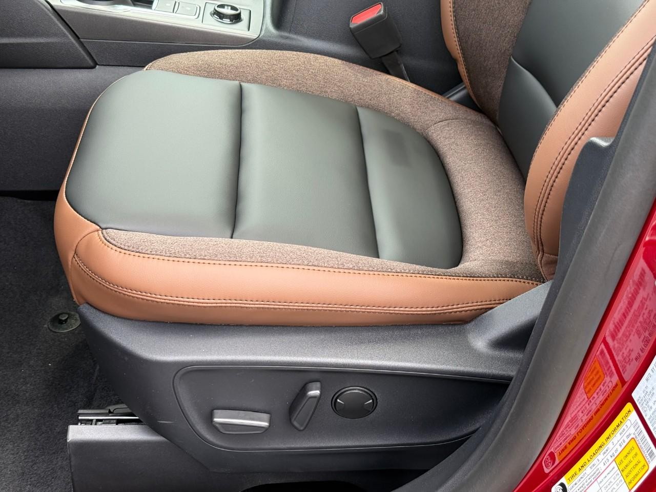 Ford Bronco Sport Vehicle Full-screen Gallery Image 12