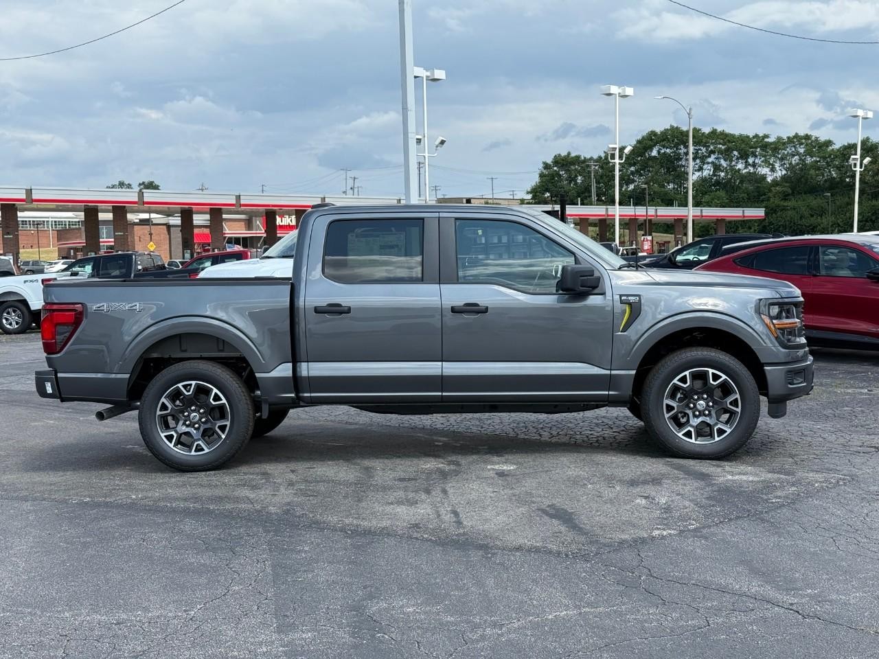 Ford F-150 Vehicle Full-screen Gallery Image 02