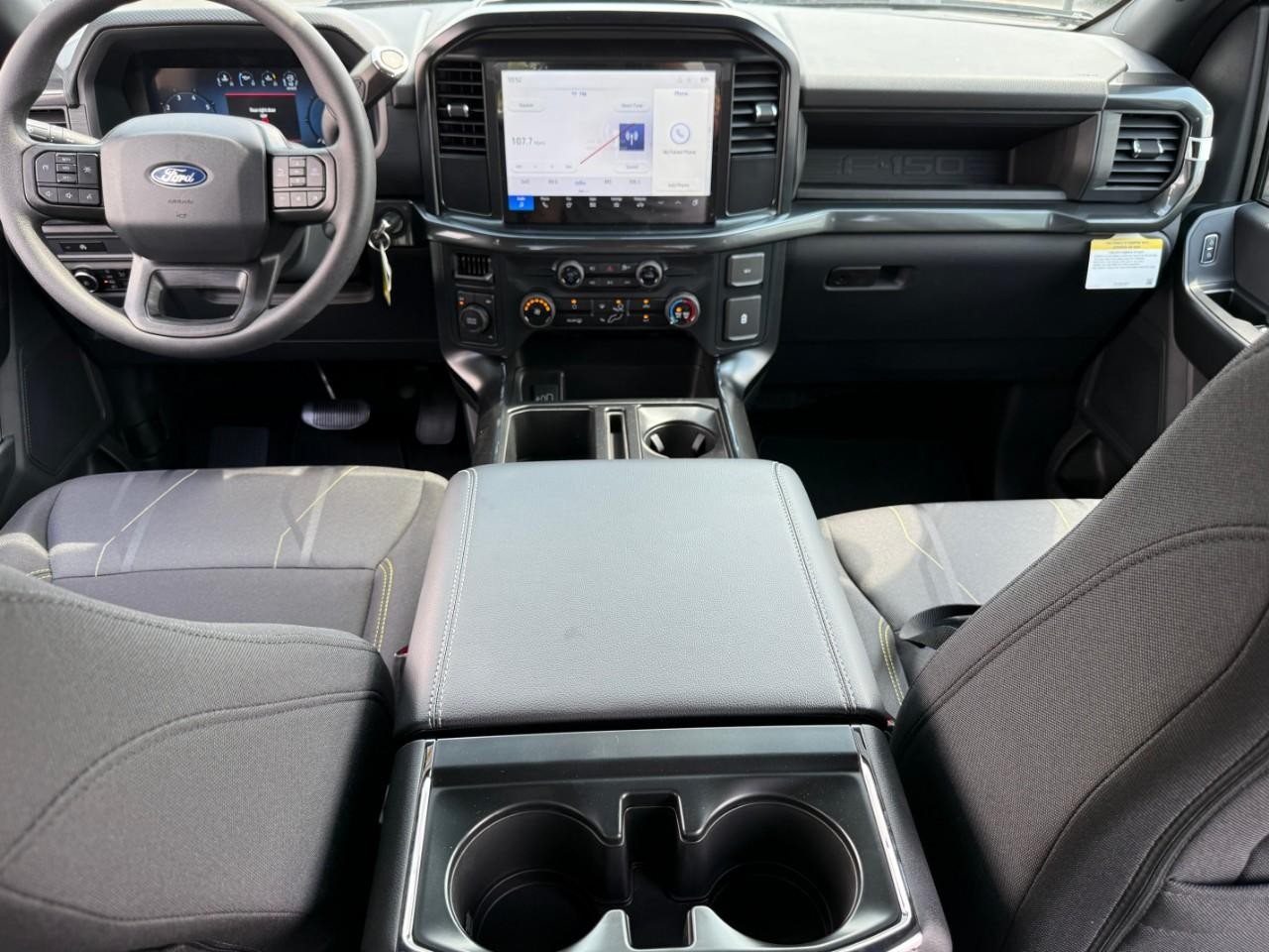 Ford F-150 Vehicle Full-screen Gallery Image 06