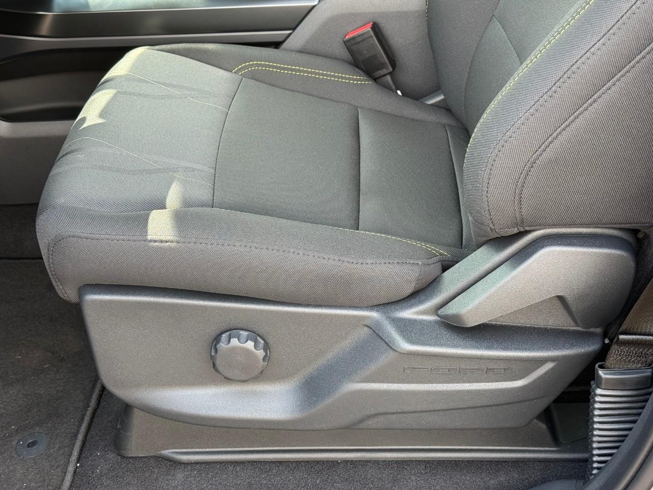 Ford F-150 Vehicle Full-screen Gallery Image 10