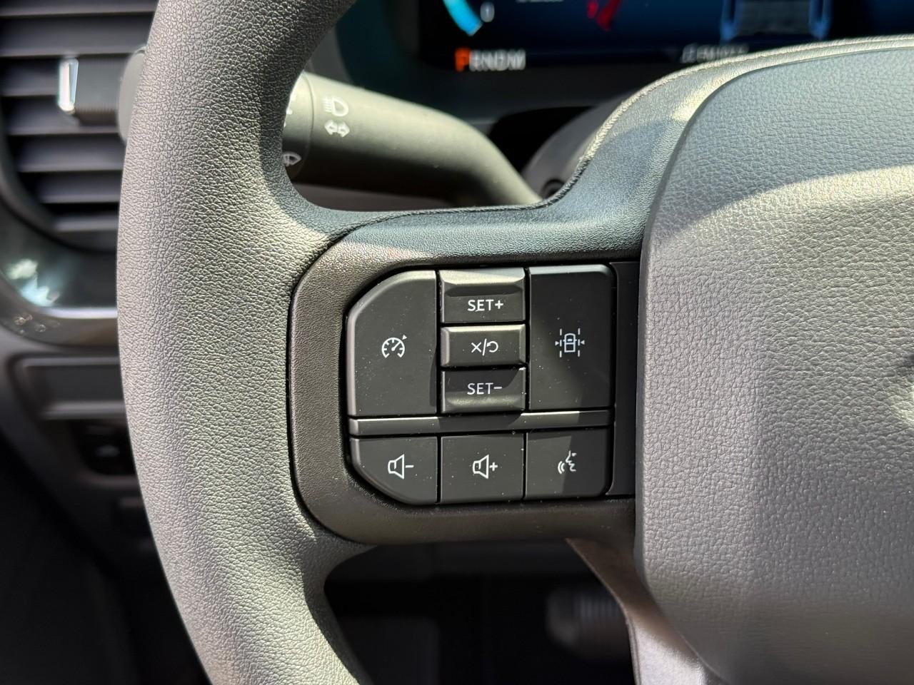 Ford F-150 Vehicle Full-screen Gallery Image 11