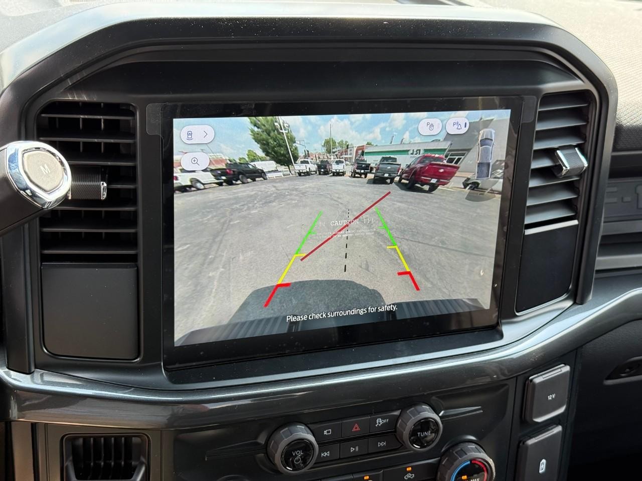 Ford F-150 Vehicle Full-screen Gallery Image 14