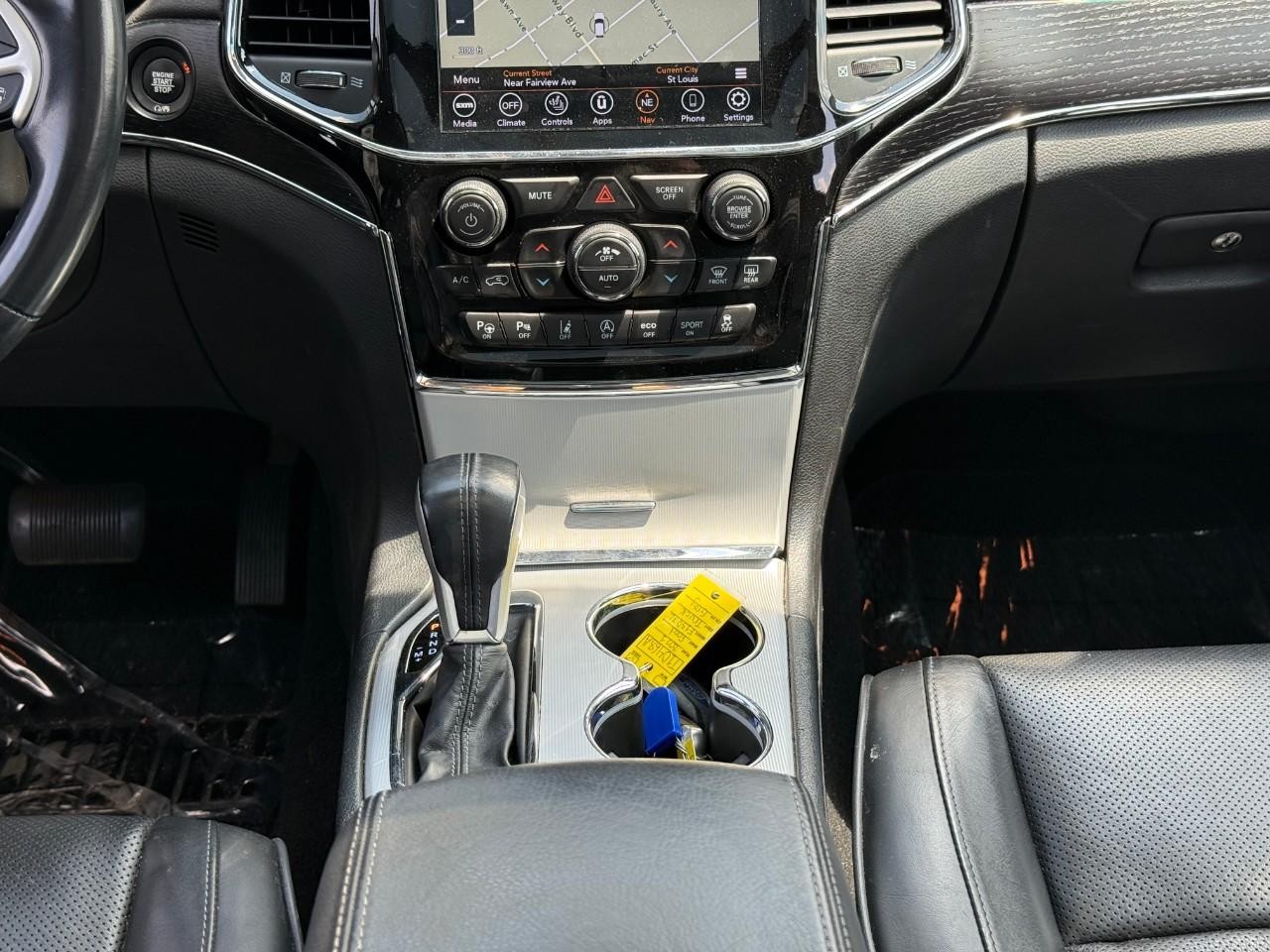 Jeep Grand Cherokee Vehicle Full-screen Gallery Image 09