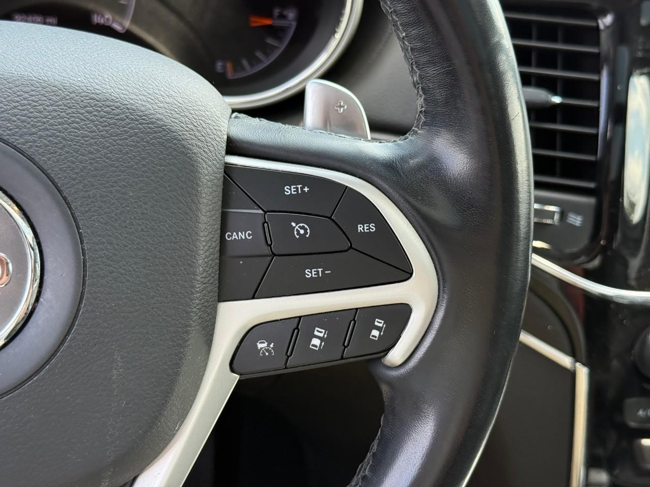 Jeep Grand Cherokee Vehicle Full-screen Gallery Image 14