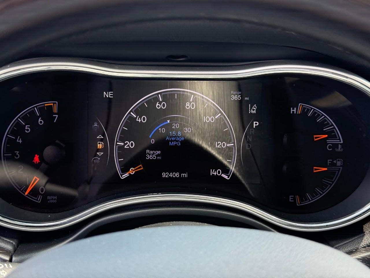 Jeep Grand Cherokee Vehicle Full-screen Gallery Image 15