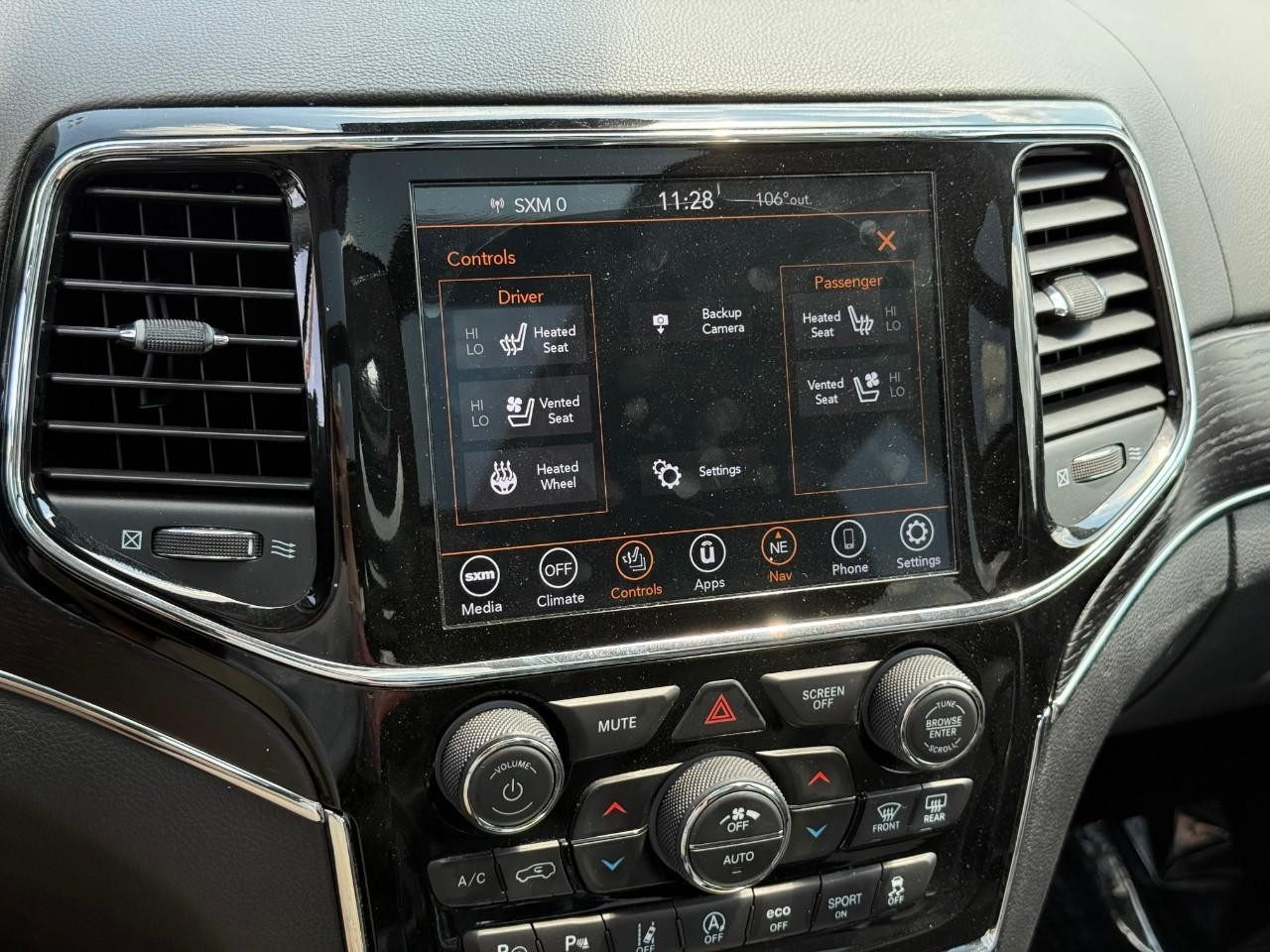 Jeep Grand Cherokee Vehicle Full-screen Gallery Image 17