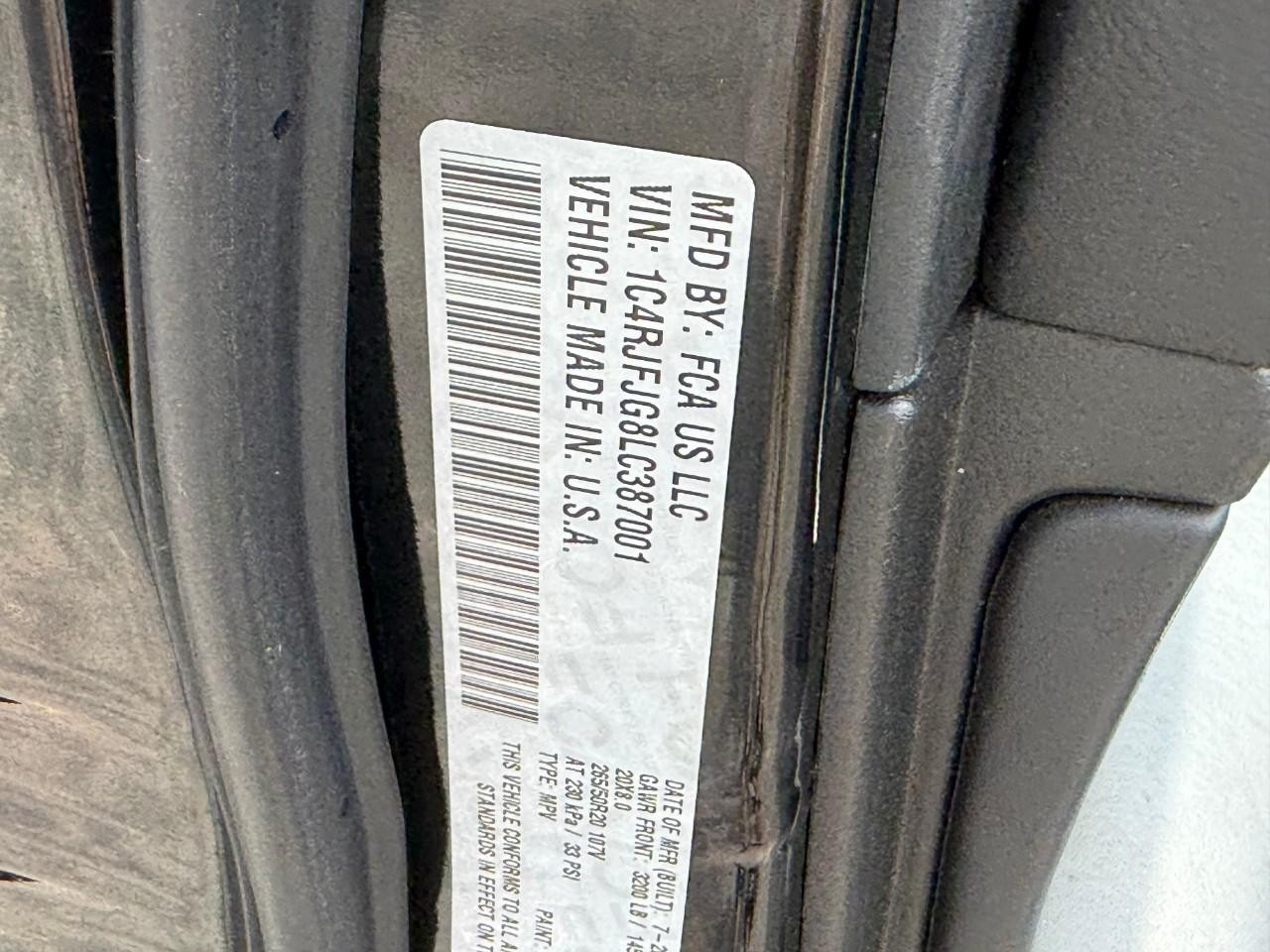 Jeep Grand Cherokee Vehicle Full-screen Gallery Image 18