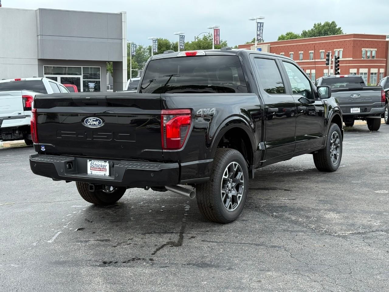 Ford F-150 Vehicle Full-screen Gallery Image 03
