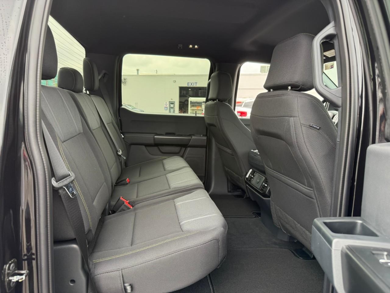 Ford F-150 Vehicle Full-screen Gallery Image 05