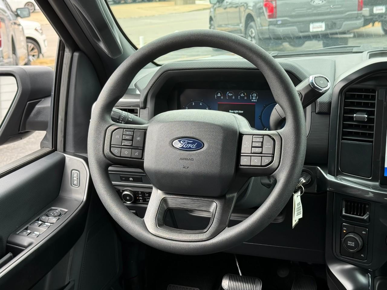 Ford F-150 Vehicle Full-screen Gallery Image 07