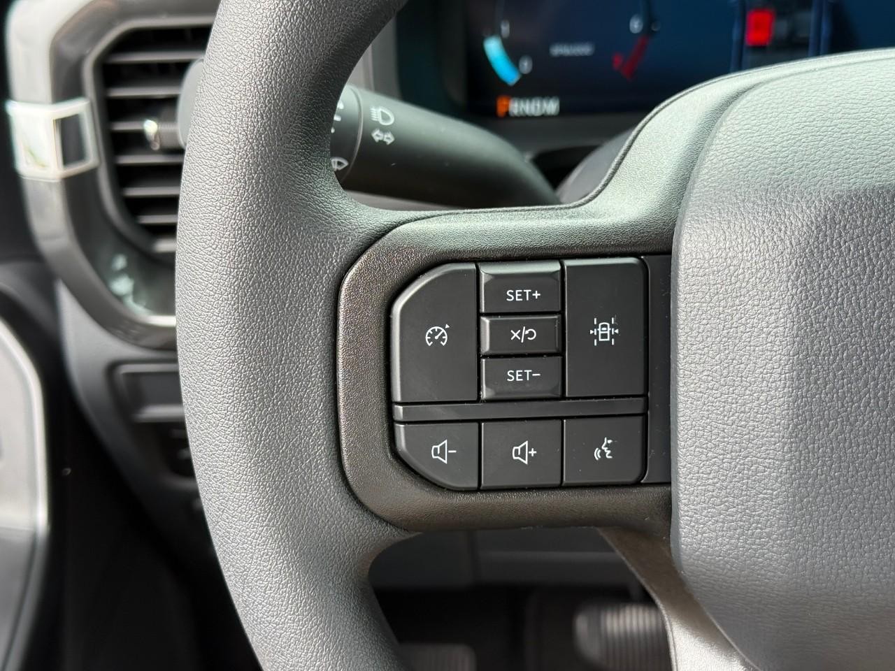 Ford F-150 Vehicle Full-screen Gallery Image 12