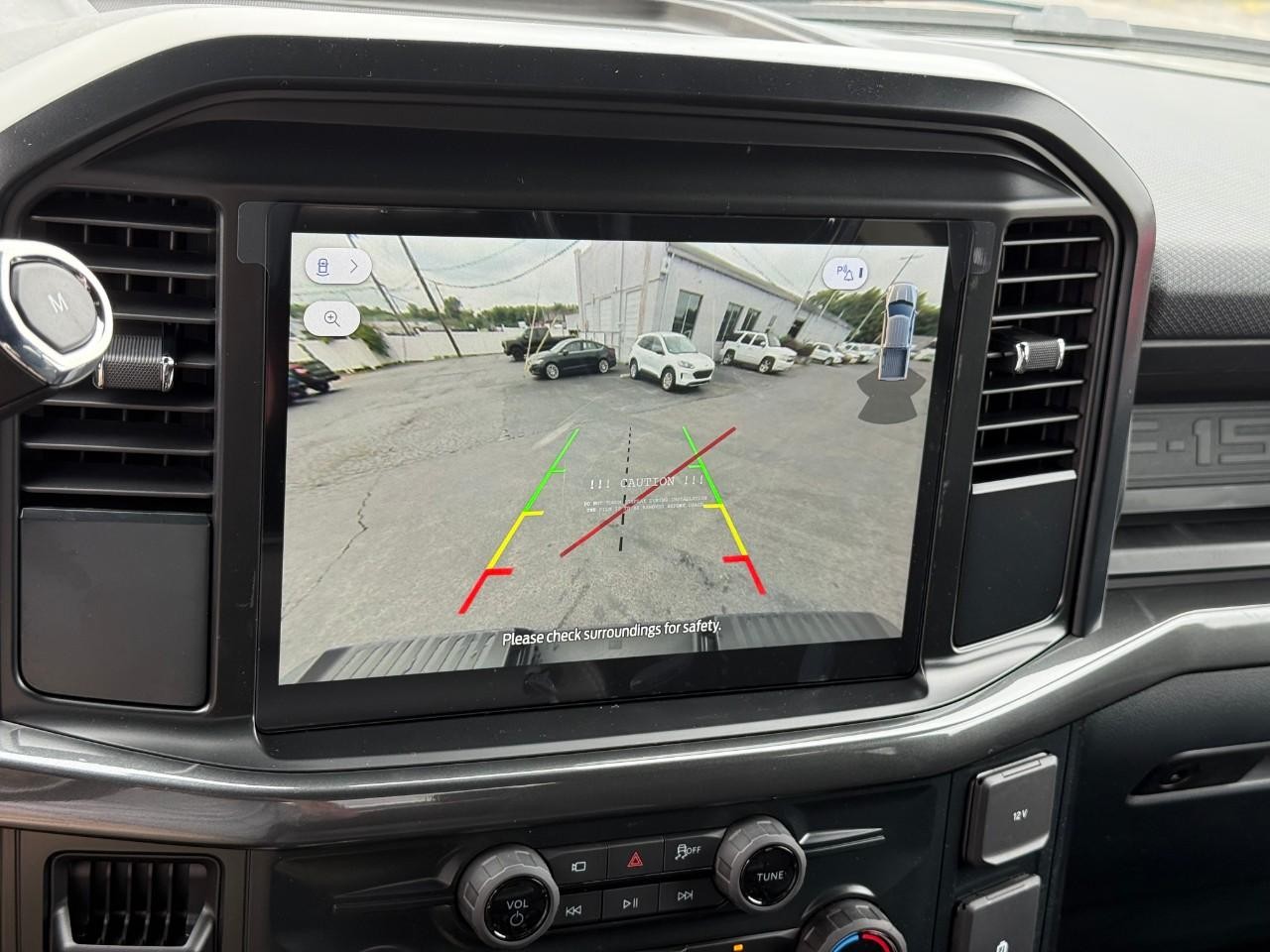 Ford F-150 Vehicle Full-screen Gallery Image 15