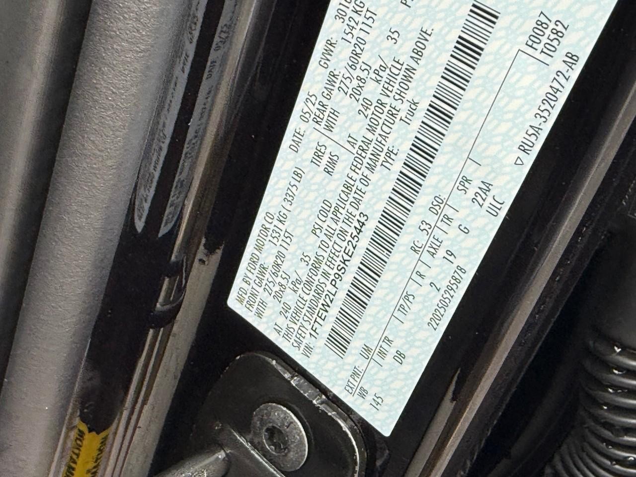 Ford F-150 Vehicle Full-screen Gallery Image 16