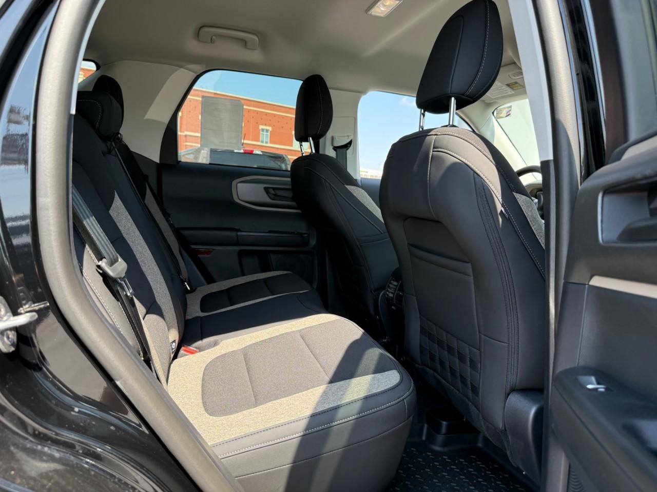 Ford Bronco Sport Vehicle Full-screen Gallery Image 05