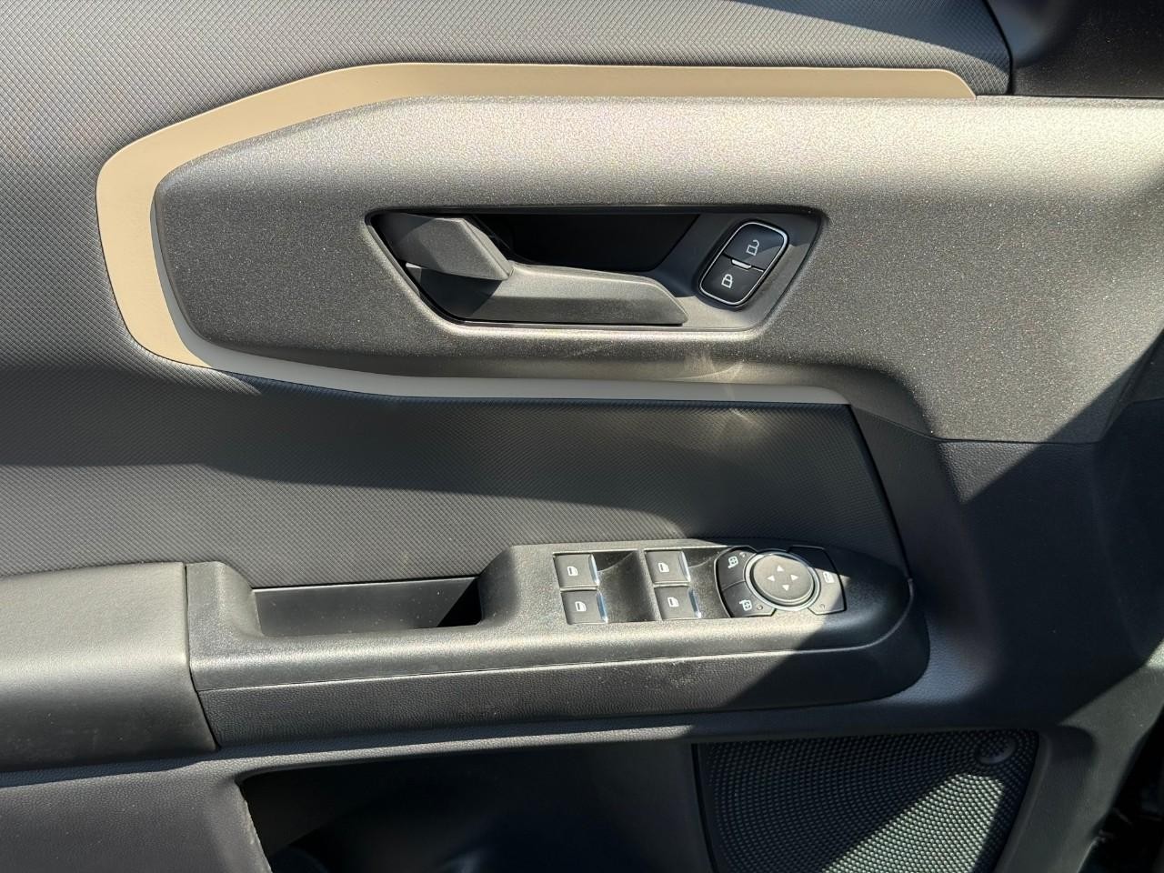 Ford Bronco Sport Vehicle Full-screen Gallery Image 10