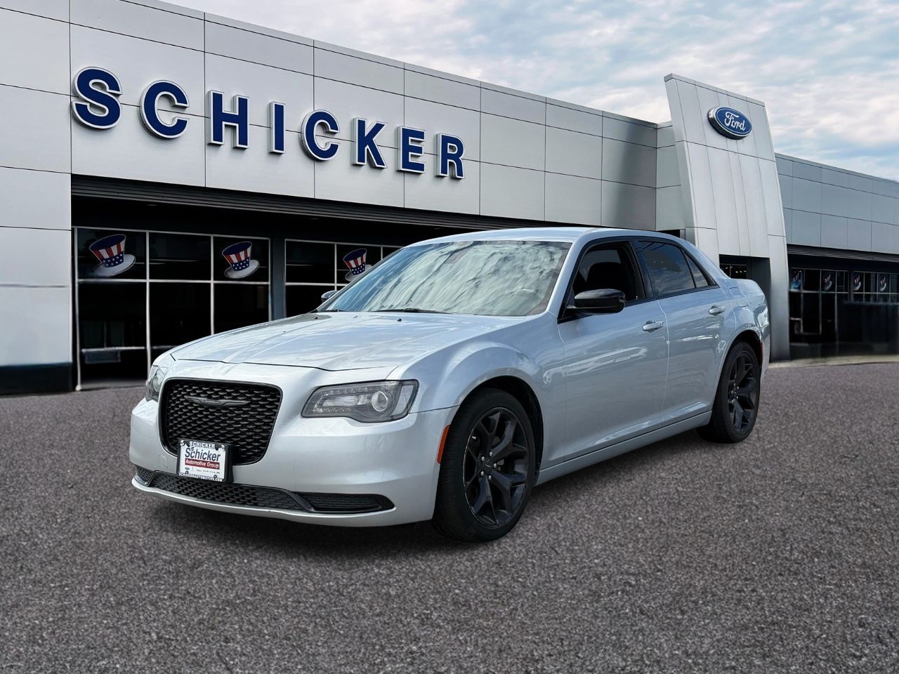 Chrysler 300 Vehicle Full-screen Gallery Image 04