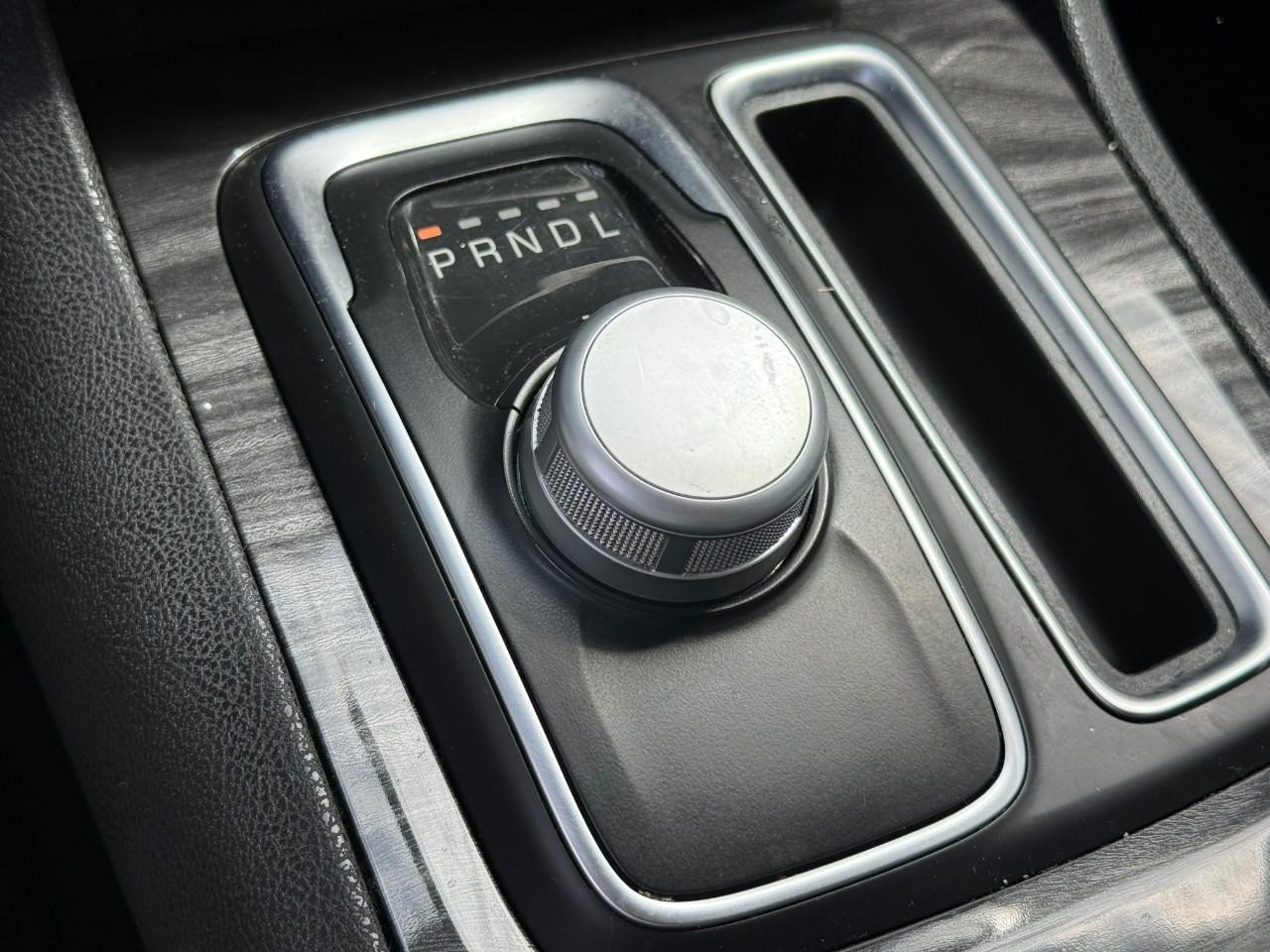 Chrysler 300 Vehicle Full-screen Gallery Image 15