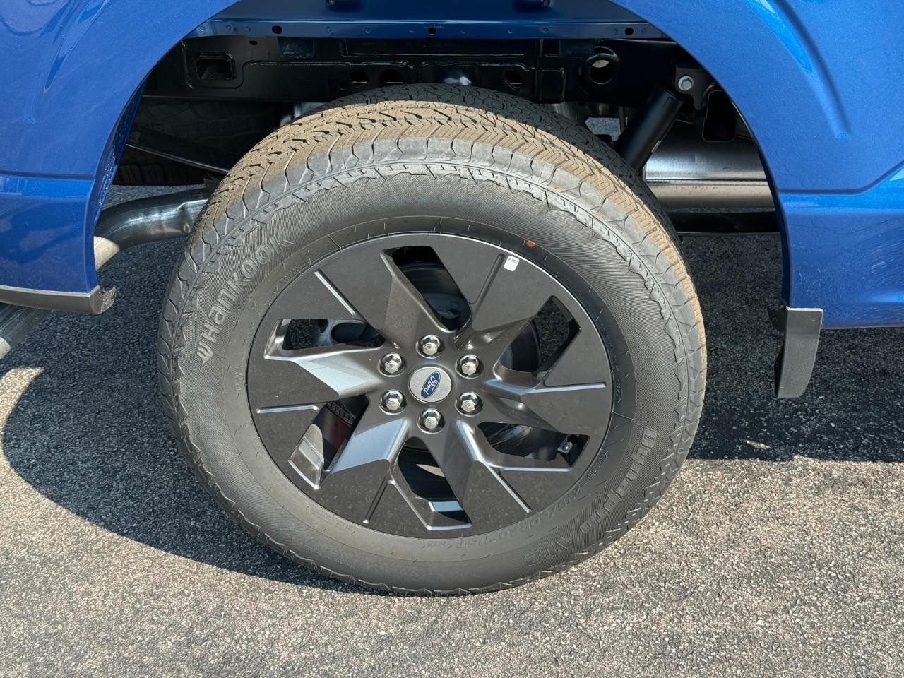 Ford F-150 Vehicle Full-screen Gallery Image 04