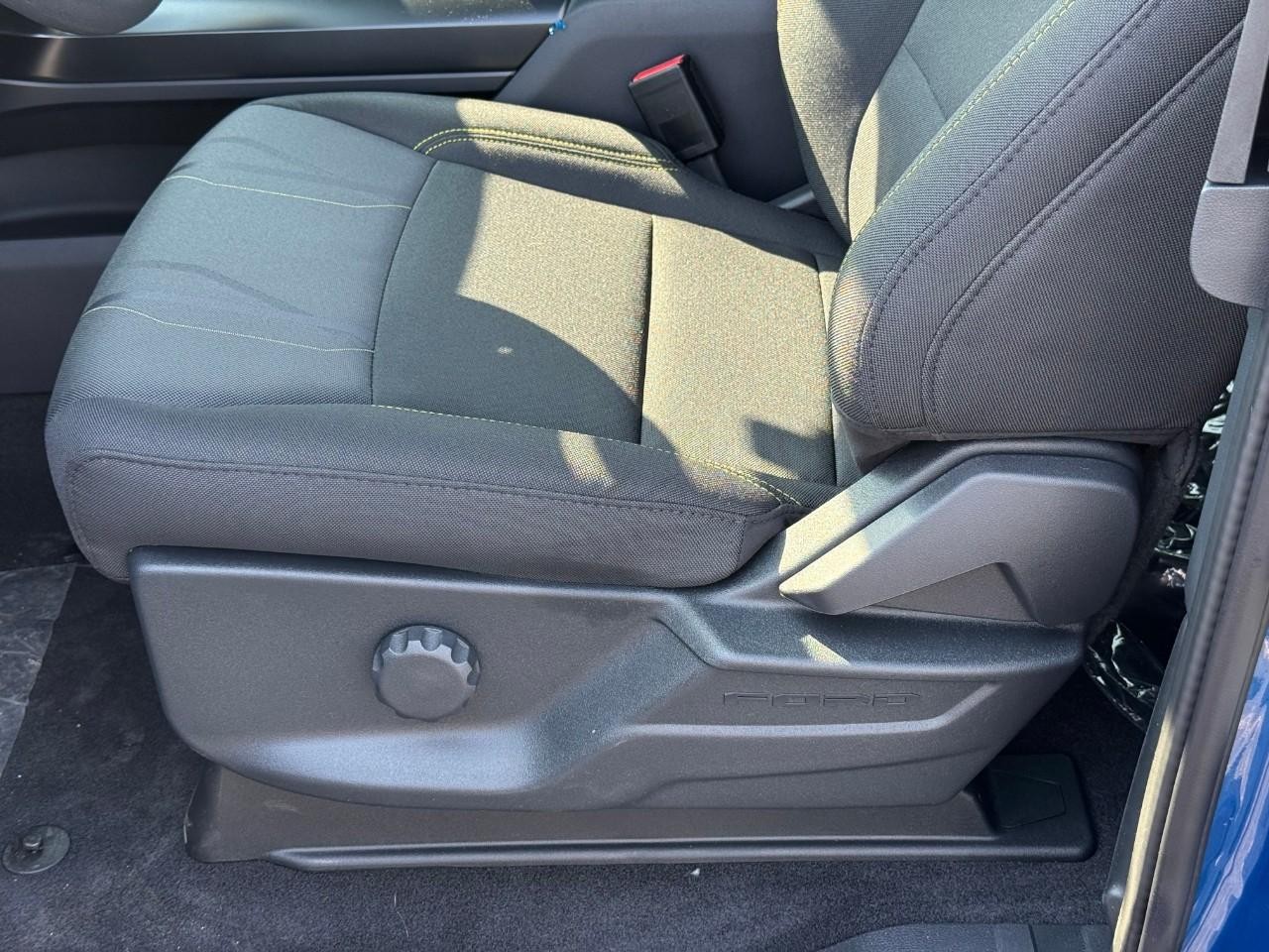 Ford F-150 Vehicle Full-screen Gallery Image 08