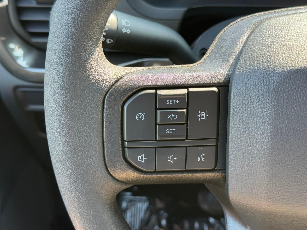 Ford F-150 Vehicle Full-screen Gallery Image 09