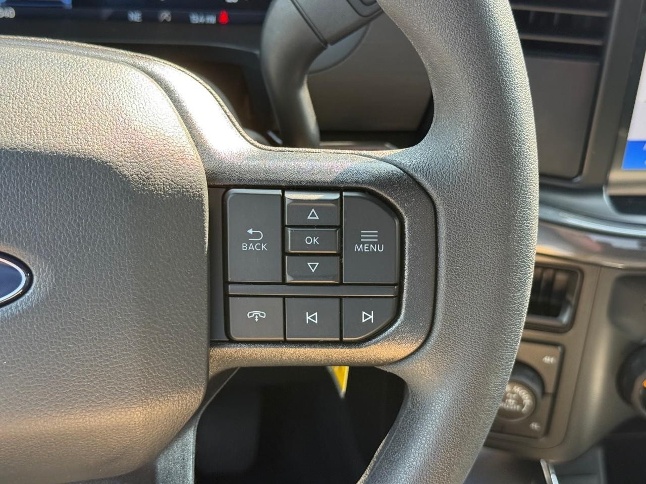 Ford F-150 Vehicle Full-screen Gallery Image 10