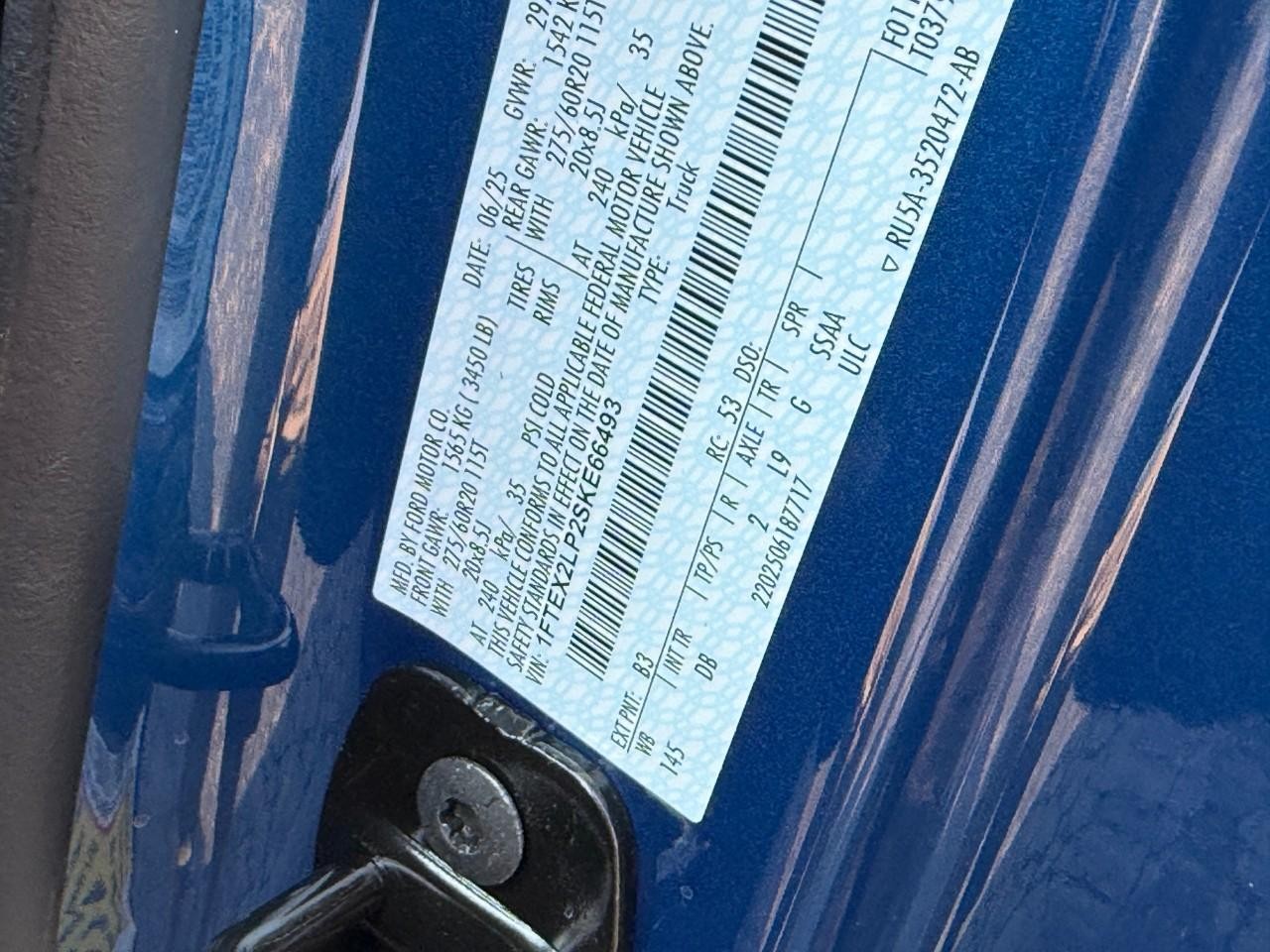 Ford F-150 Vehicle Full-screen Gallery Image 12