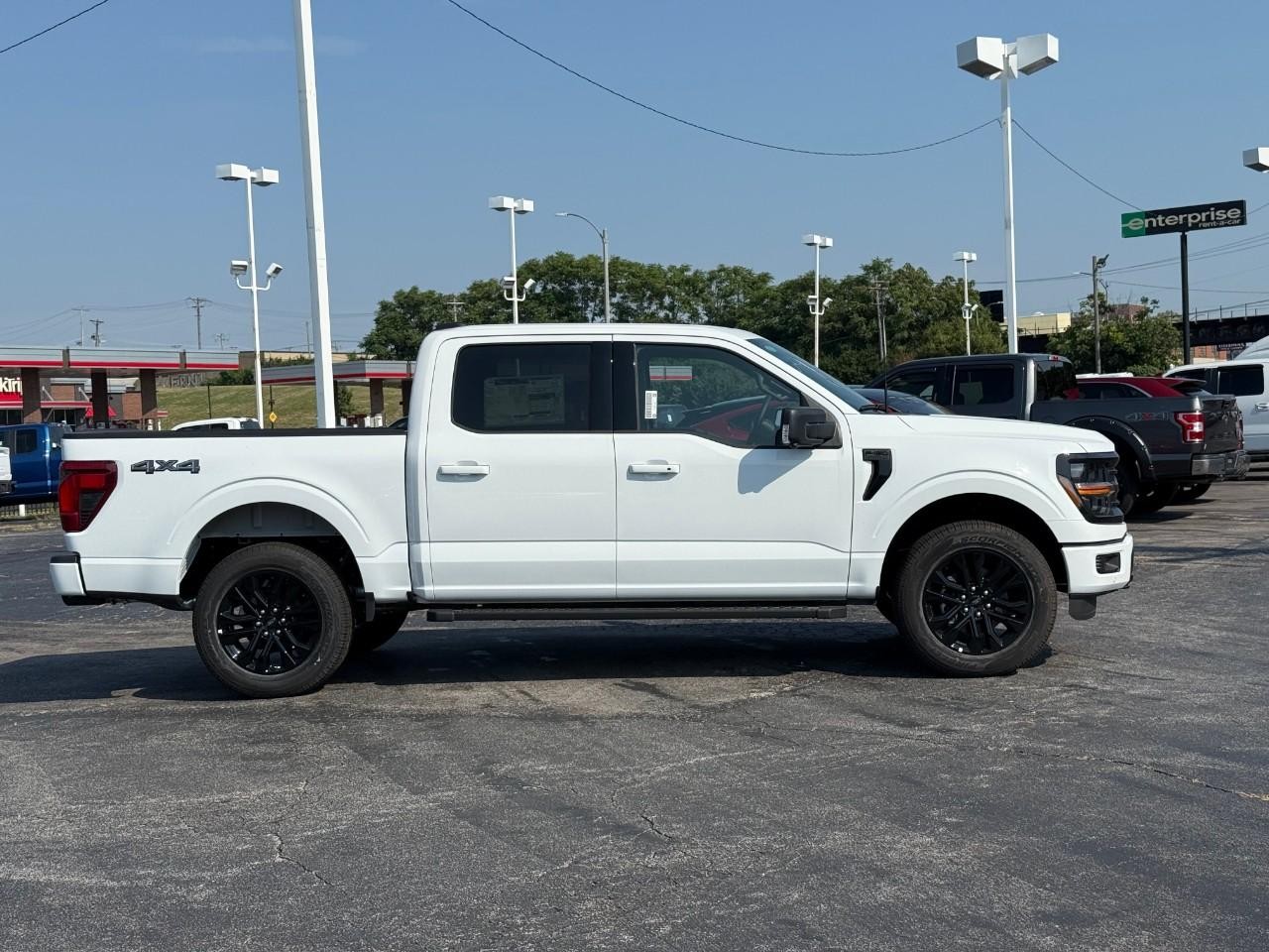 Ford F-150 Vehicle Full-screen Gallery Image 02