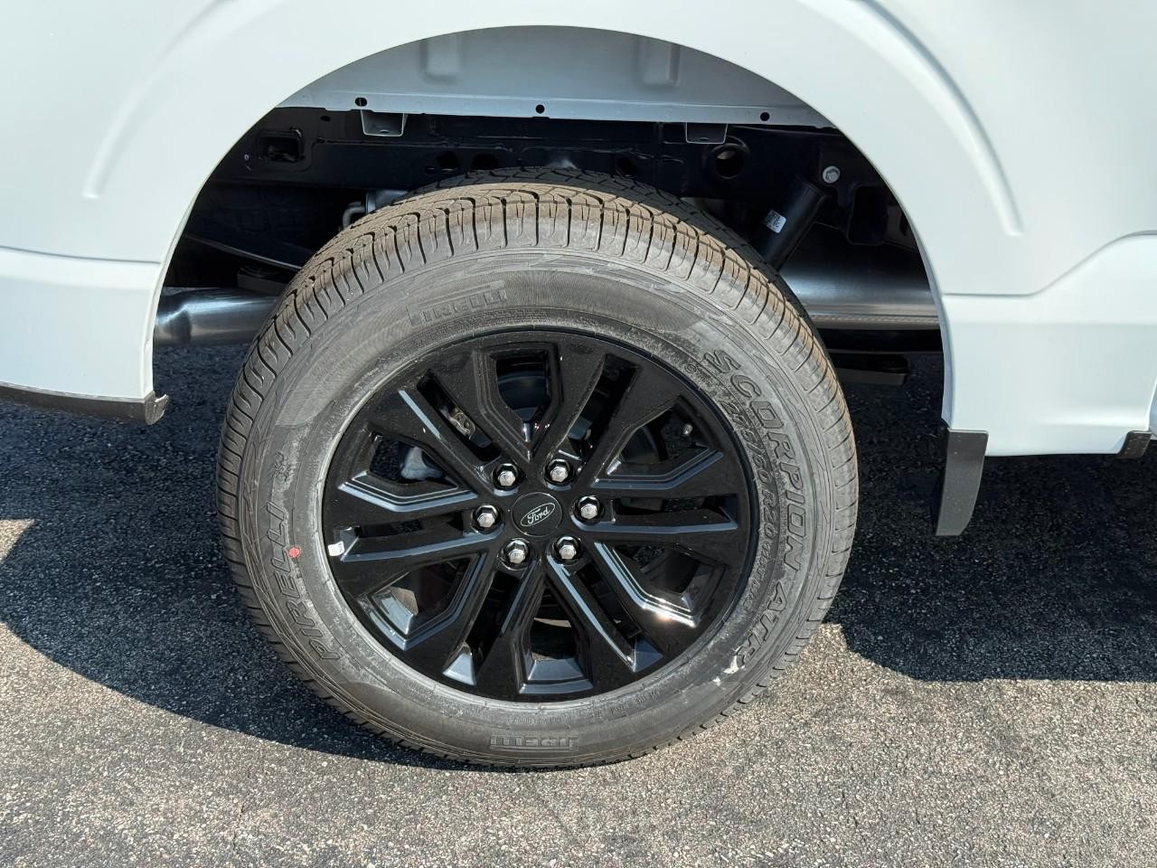 Ford F-150 Vehicle Full-screen Gallery Image 04