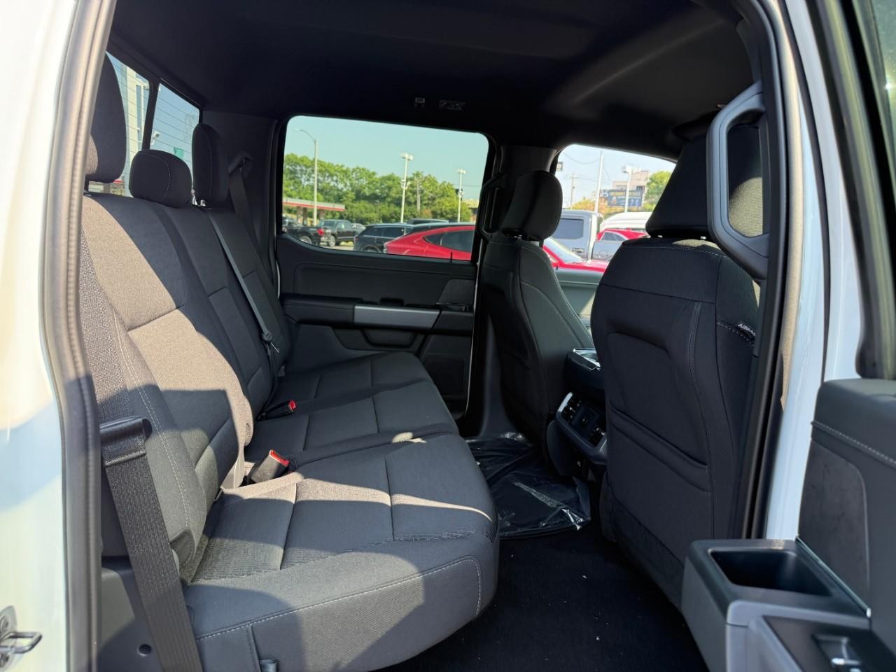 Ford F-150 Vehicle Full-screen Gallery Image 05