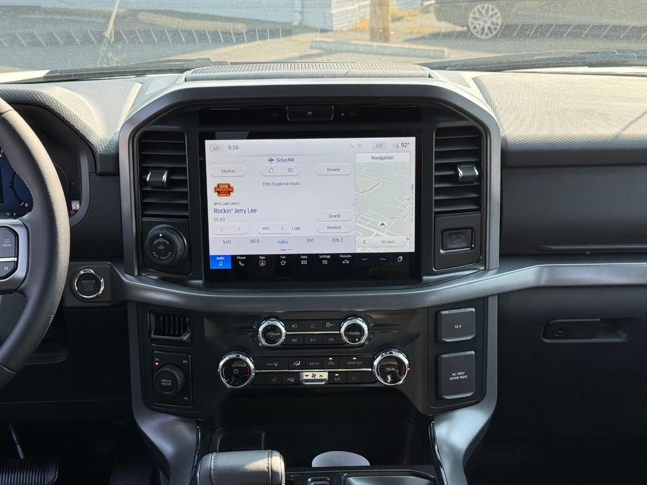 Ford F-150 Vehicle Full-screen Gallery Image 08